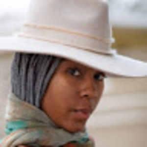 Meet your Posher, Lenora